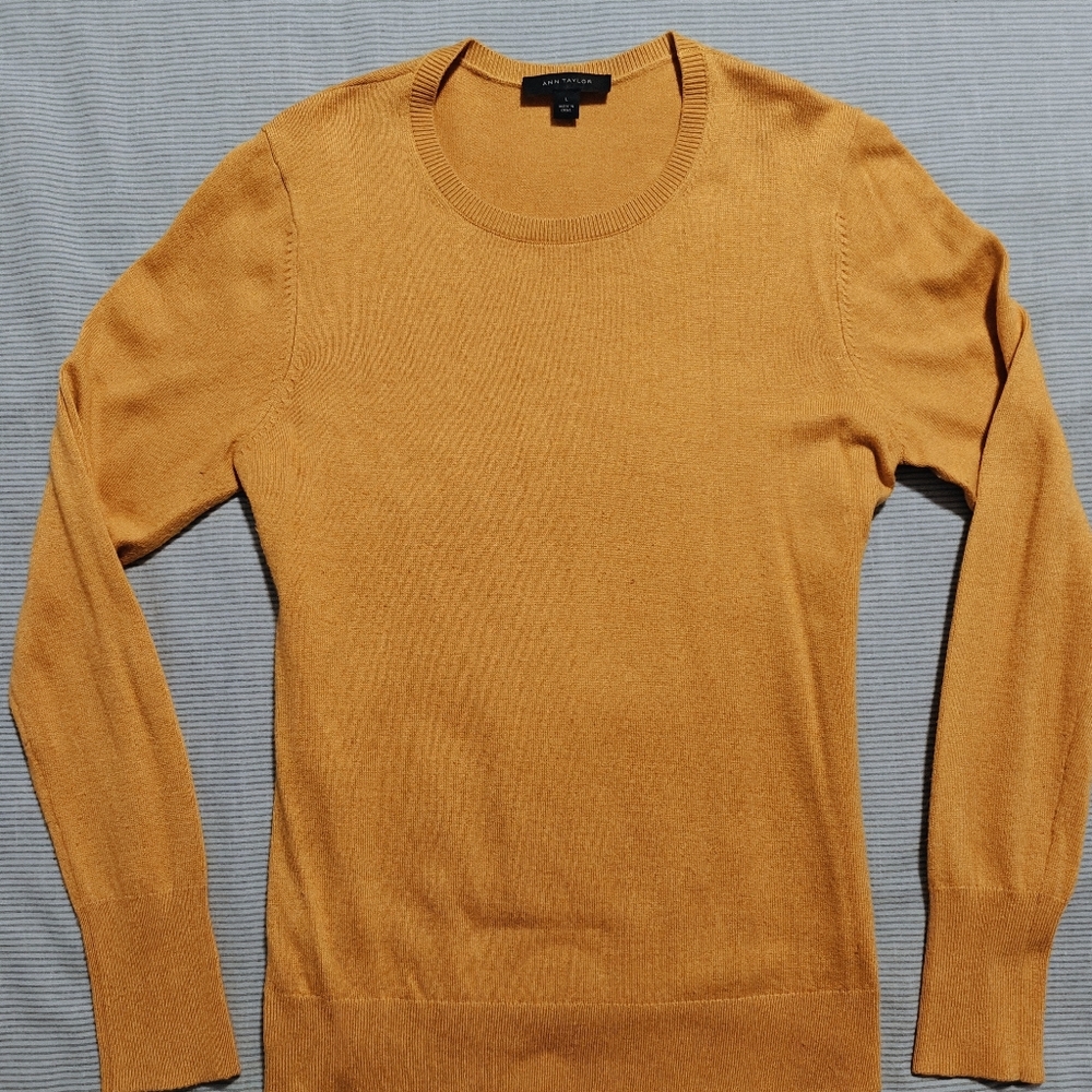 Ann Taylor Women's Mustard Crew Neck Sweater